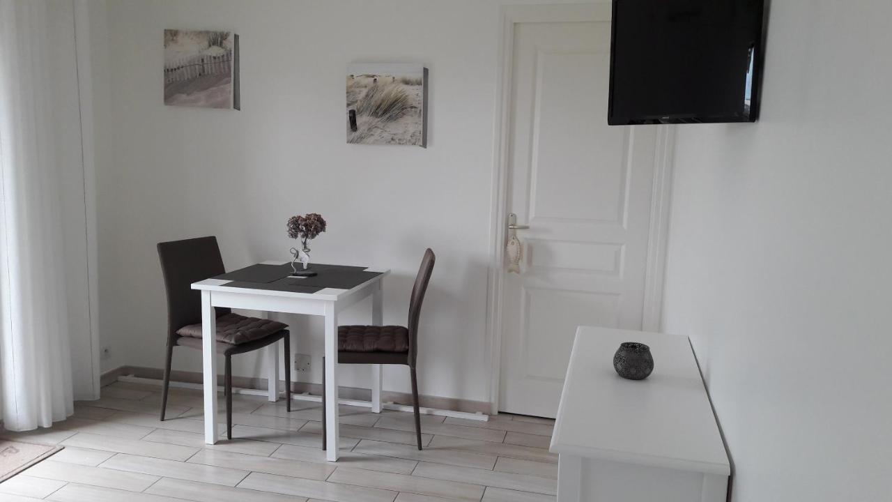 Les Sables Bed & Breakfast Santec Exterior photo